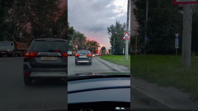 Рубрика "Томские закаты" из окна #Changan Eado Plus. Сегодня закатное солнце просто пылало