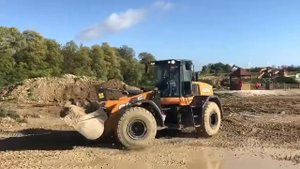 Фронтальный погрузчик CASE 821G тест драйв(дрифт)