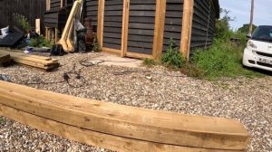 I review the Makita HS0600 270mm electric saw.