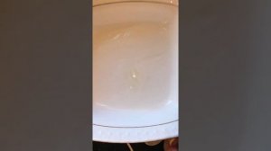 И так!!! Проверяем мёд на натуральность!!! Все очень просто! Капля мёда, вода и ...