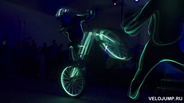 Световое шоу VELOJUMP на True showman battle. Велошоу. Велотриал смотреть онлайн