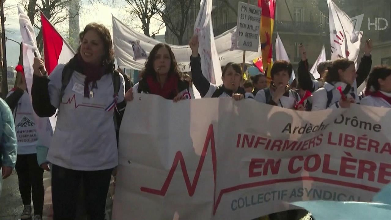 В Париже проходит масштабная акция протеста медсестер