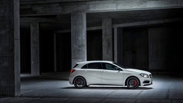 2014 Mercedes Benz A45 AMG смотреть онлайн