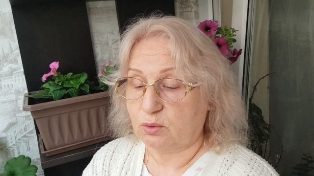 Мой маленький сад на балконе. Всё что купили в садовом центре высадила в горшки.