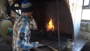 Лестница на ломаных косоурах из профтрубы 80*40, с ограждением (каркас)