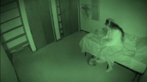 Ужас! Монстр под кроватью!