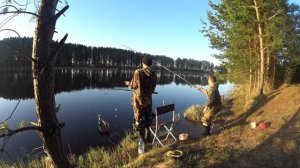 Рыбалка на удочку. Шикарная погода, гладь воды, ловля мирной белой рыбы на поплавок