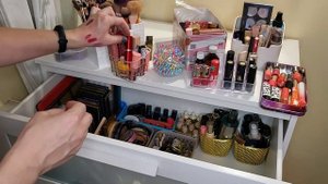 Мотивация на уборку и расхламление. Привожу в порядок косметический стол. Избавляюсь от ненужного.