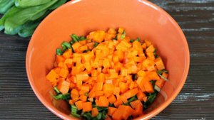 Салат с печенью морковью и горошком