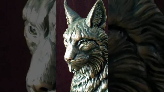 Скульптура Рысь. Материал гипс. Постамент дерево. Тонировка под бронзу.