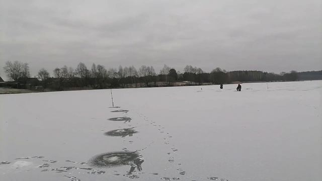 А на токой рыбалке можно стать чемпионом посёлкового маштаба!!! смотреть онлайн