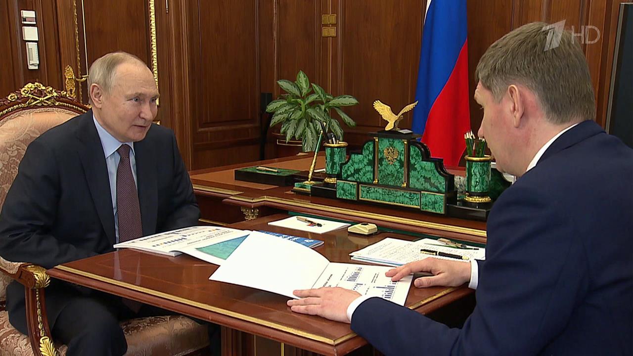 Президент обсудил прогноз реальных доходов россиян с главой Минэкономразвития