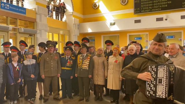 ФЛЕШМОБ: Исполнение песни «Катюша». смотреть онлайн