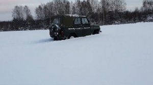 УАЗ прёт по снежной целине как БУЛЬДОЗЕР