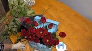 Школа флористики Композиция из цветов в коробке