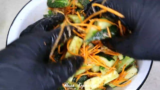САЛАТ ИЗ ОГУРЦОВ с морковкой по-корейски на зиму – простой и быстрый рецепт без стерилизации смотреть онлайн