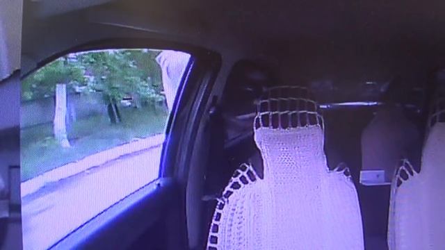 В Экибастузе владелица авто сняла на камеру царапавшего ее машину парня смотреть онлайн