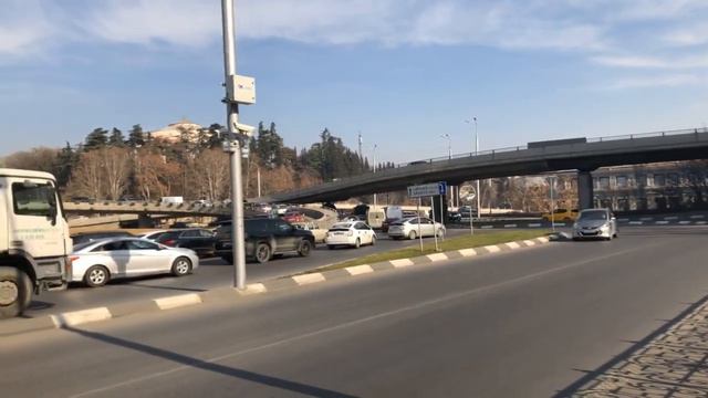 В Тбилиси заработал общественный транспорт смотреть онлайн