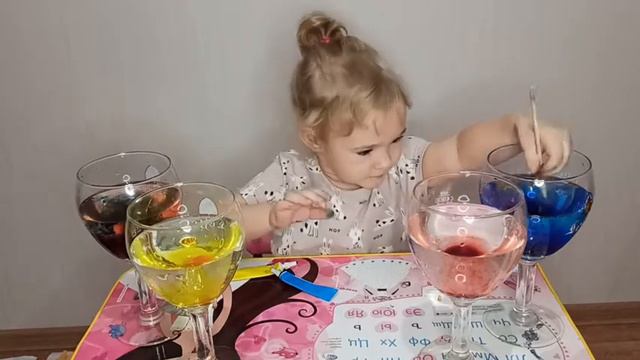 Эксперимент с красками и листьями капусты смотреть онлайн