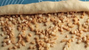 Улитки творожные с яблоками и корицей