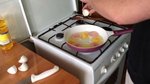 Яичница с колбасой