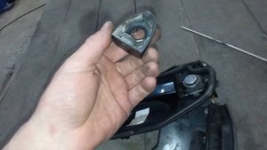 как снять наружную переднюю ручку,личинку двери и подъемник на BMW X3.