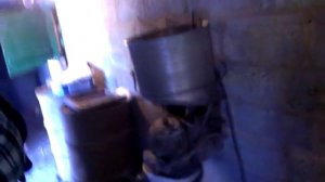 Помол зерна на самодельной зернодробилке