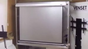 Моторизированный экран для проектора.