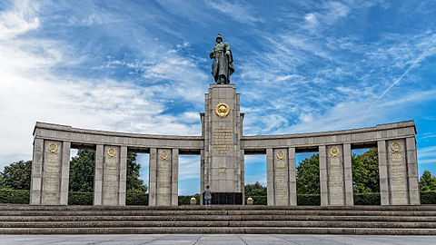 ✝Мемориал павшим советским воинам в Тиргартене. Берлин. Германия. 2021 год.