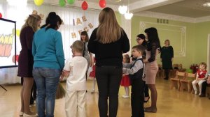 Игра с мамами Веселый веник Утренник 8 Марта в детском саду