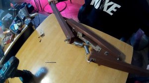 Лук Своими Руками из Пружин "охота на медведя"