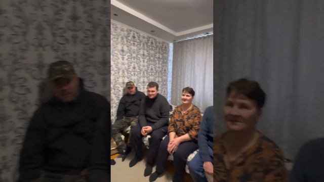 Мама приехала Сашеньку провести.. смотреть онлайн