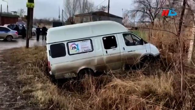 В Волгограде маршрутка с пассажирами улетела в кювет: шестеро пострадавших