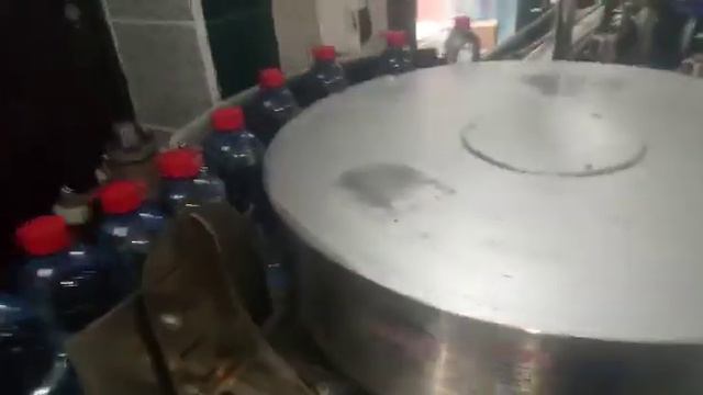 Экономия почти два рубля на бутылке за счёт перехода с самоклейки на полипропилен маленький цех