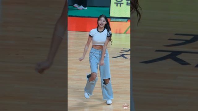 [4K] Kim Yi-Seo Cheerleader 'OMG' Performance Fancam | Carrot Jumpers 230219 смотреть онлайн