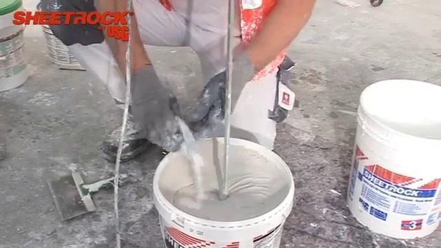 Mixing a fast setting additive with Sheetrock by USG compounds смотреть онлайн