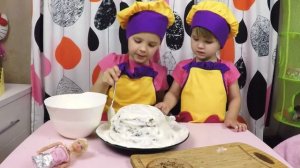 Готовим торт-Барби на день рождения. Making Barbie birthday cake