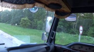 Держим обочину. Фура слетела с обочины.