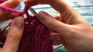 МК // Шапка спицами из толстой пряжи //  Как связать модную шапку из толстой пряжи // JANNA KNITS