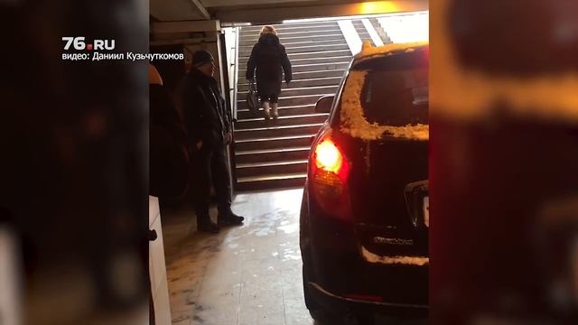 Ярославец въехал на машине в метро смотреть онлайн