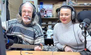 Владимир (Царь) Васильев и Милена Вавилова - «Поющие Гитары» в предновогоднем эфире на MOTORADIO.