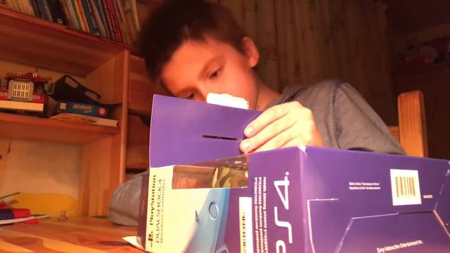 Распаковка военного джойстика для PS4. смотреть онлайн