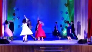 Танец от родителей с детьми на выпускной 2019