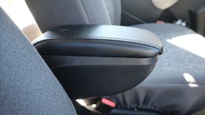 Установка подлокотника на Рено Дастер Breckner