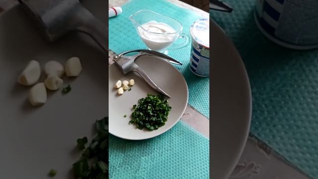 Любимые лепешки мужа..с луком и чесноком