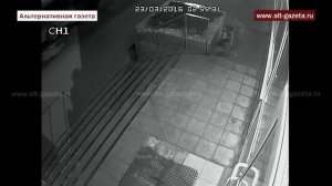 Воры, укравшие платежный терминал из магазина Продукты ломают камеру наблюдения