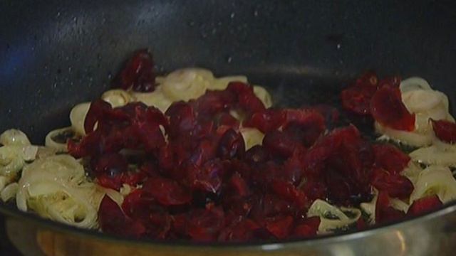 Салат из чечевицы со шпинатом и горгонзолой