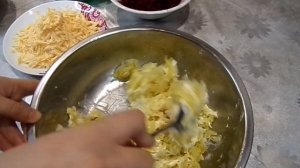 Салат с копченым окорочком. Очень вкусный слоеный салат.