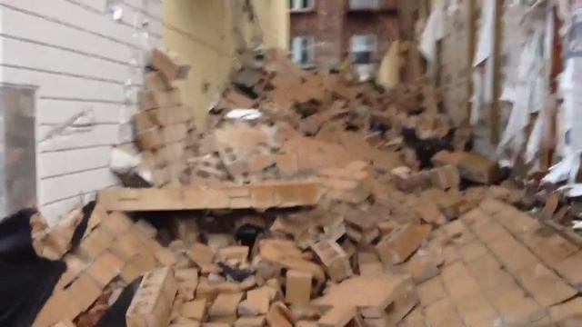 Обвал стены смотреть онлайн