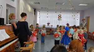 Праздник 8 марта в садике, песня "Мама будь всегда со мною рядом"
